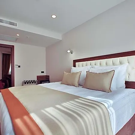 Hotel Paris Prestige 3*