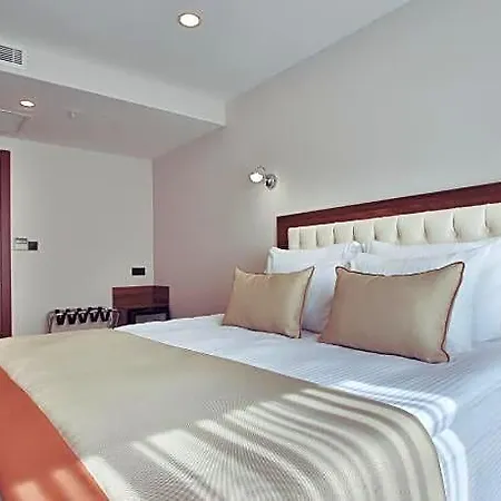 Paris Prestige Hotel 3*